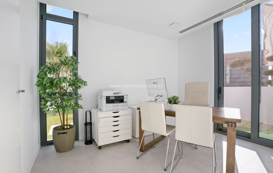 Nowy budynek - Villa - Benidorm