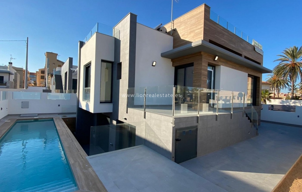 Nowy budynek - Villa - Torrevieja - La Mata