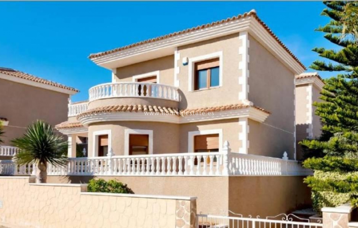 Nowy budynek - Villa - Torrevieja - Los Altos