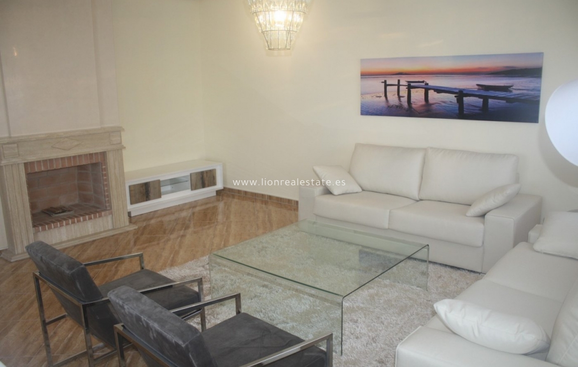 Nowy budynek - Villa - Torrevieja - Los Altos