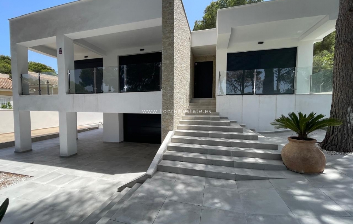 Nowy budynek - Villa - Torrevieja - Los Balcones