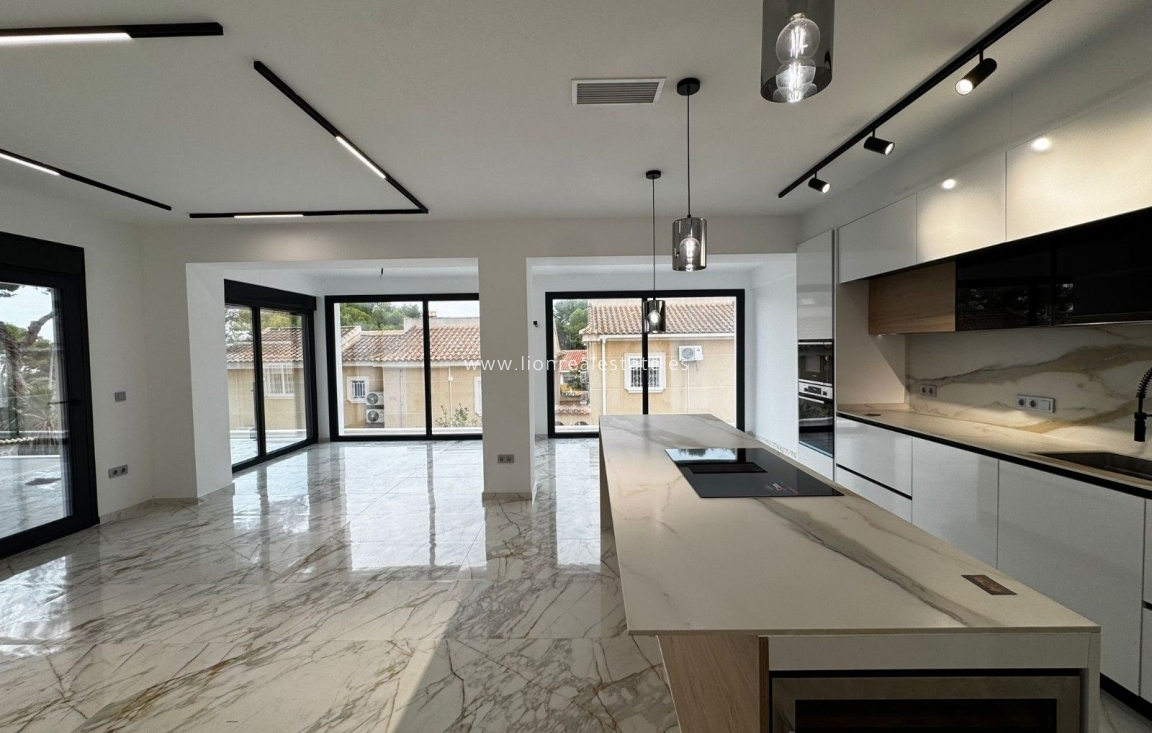 Nowy budynek - Villa - Torrevieja - Los balcones