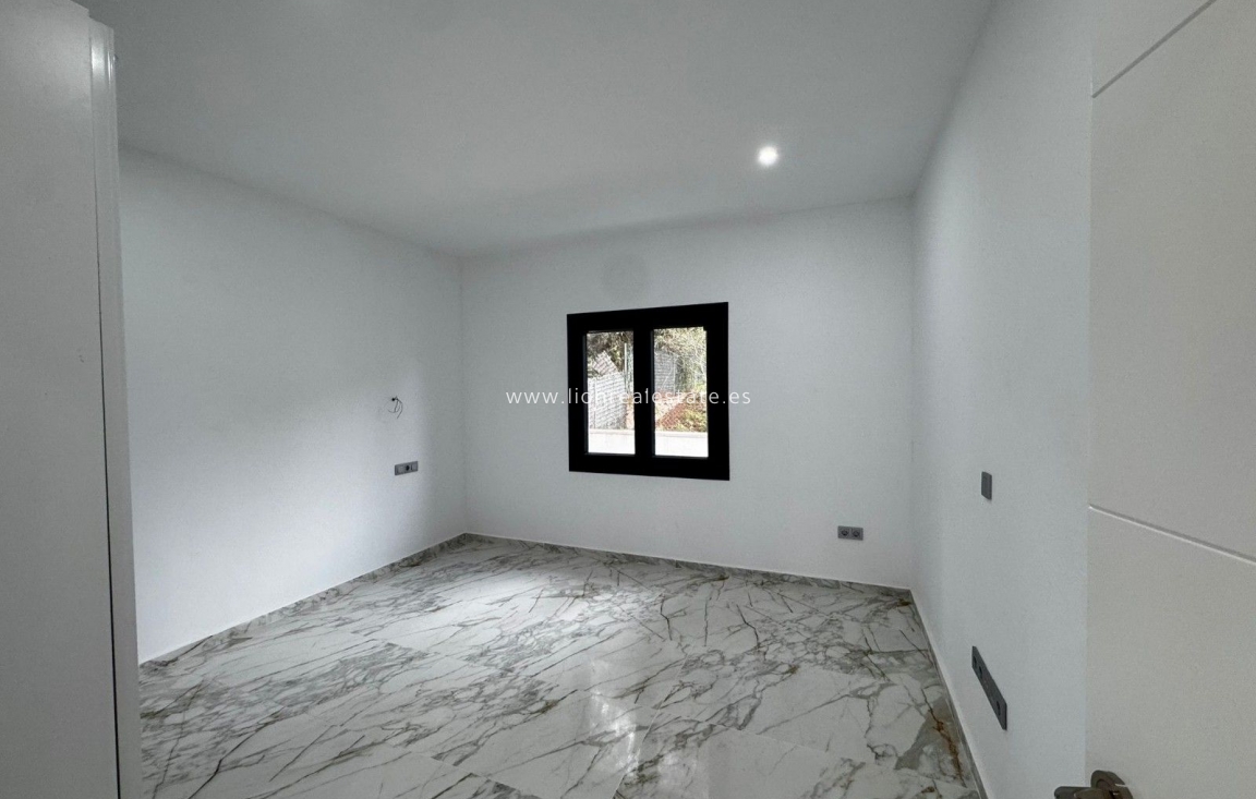 Nowy budynek - Villa - Torrevieja - Los balcones