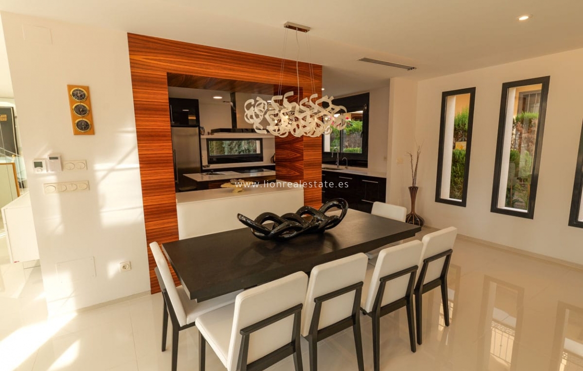 Nowy budynek - Villa - Torrevieja