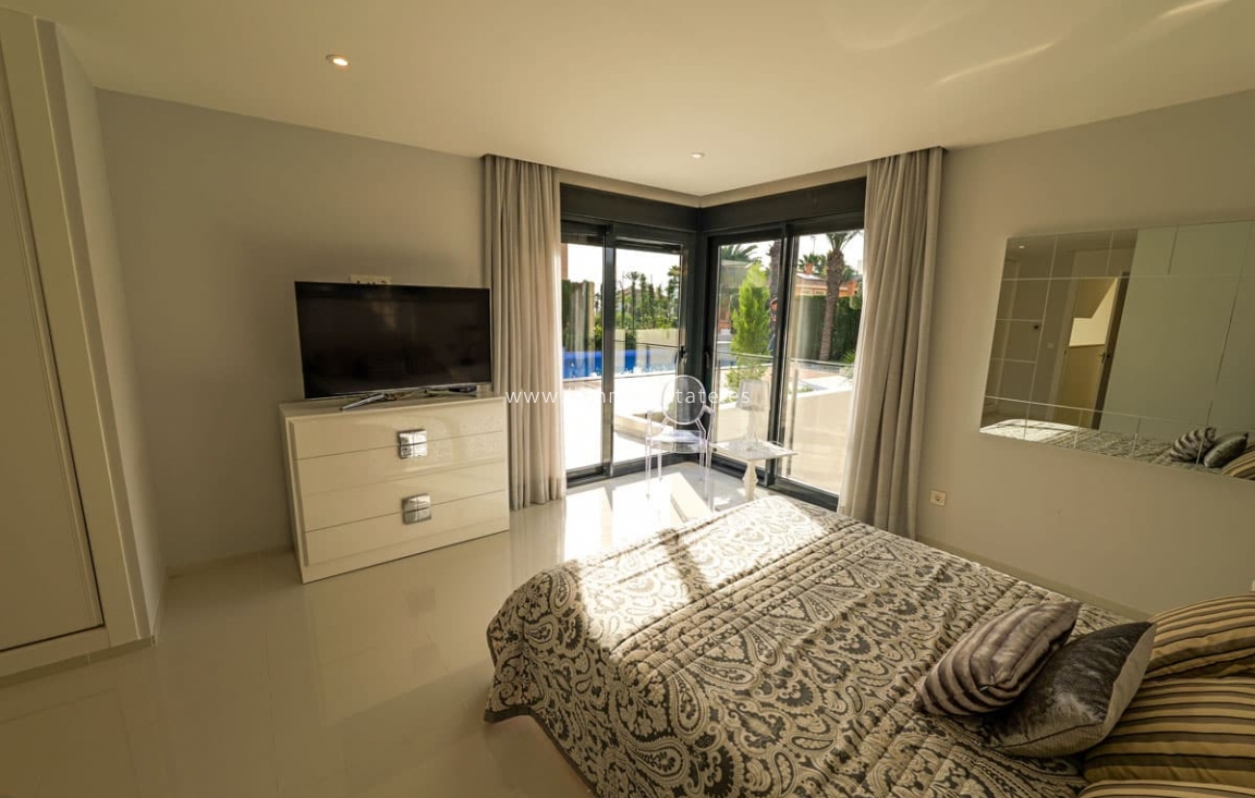 Nowy budynek - Villa - Torrevieja