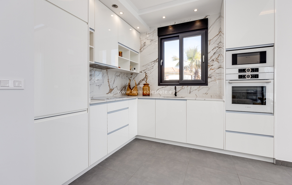 Obra nueva - detached - La Mata