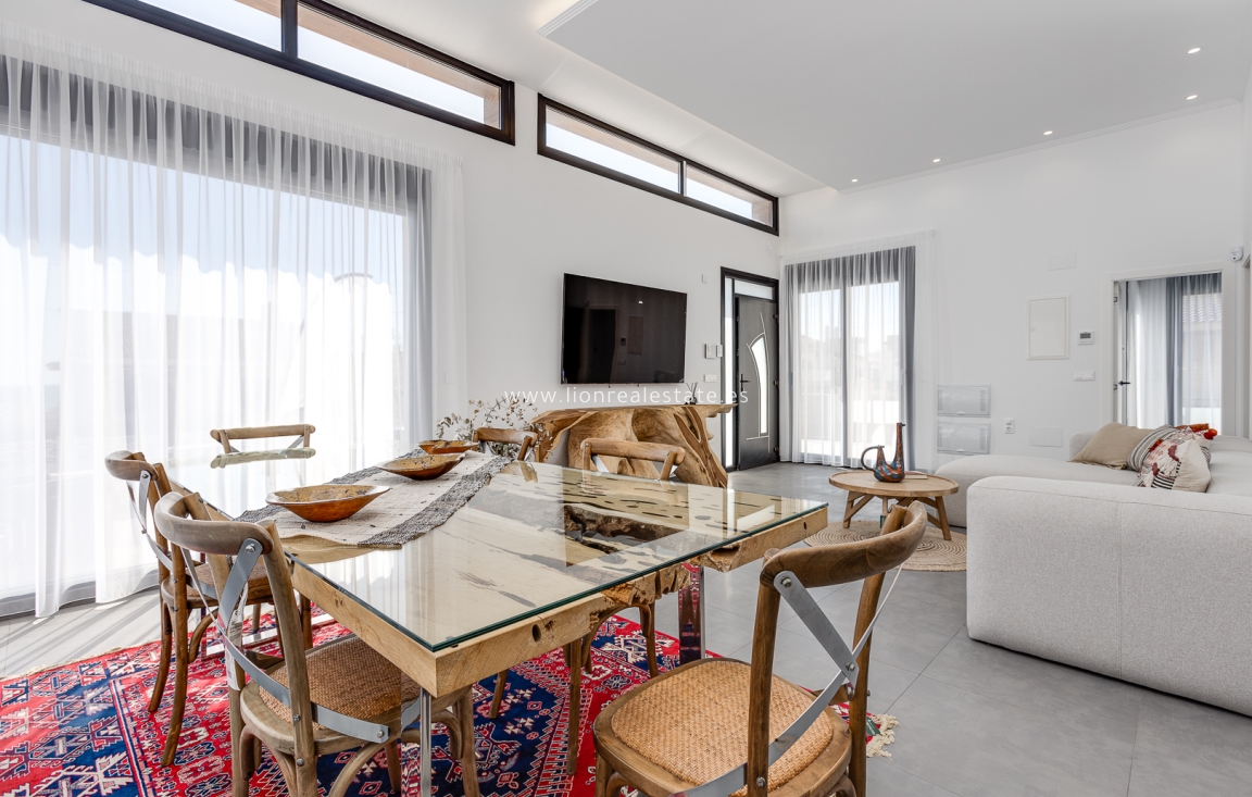 Obra nueva - detached - La Mata