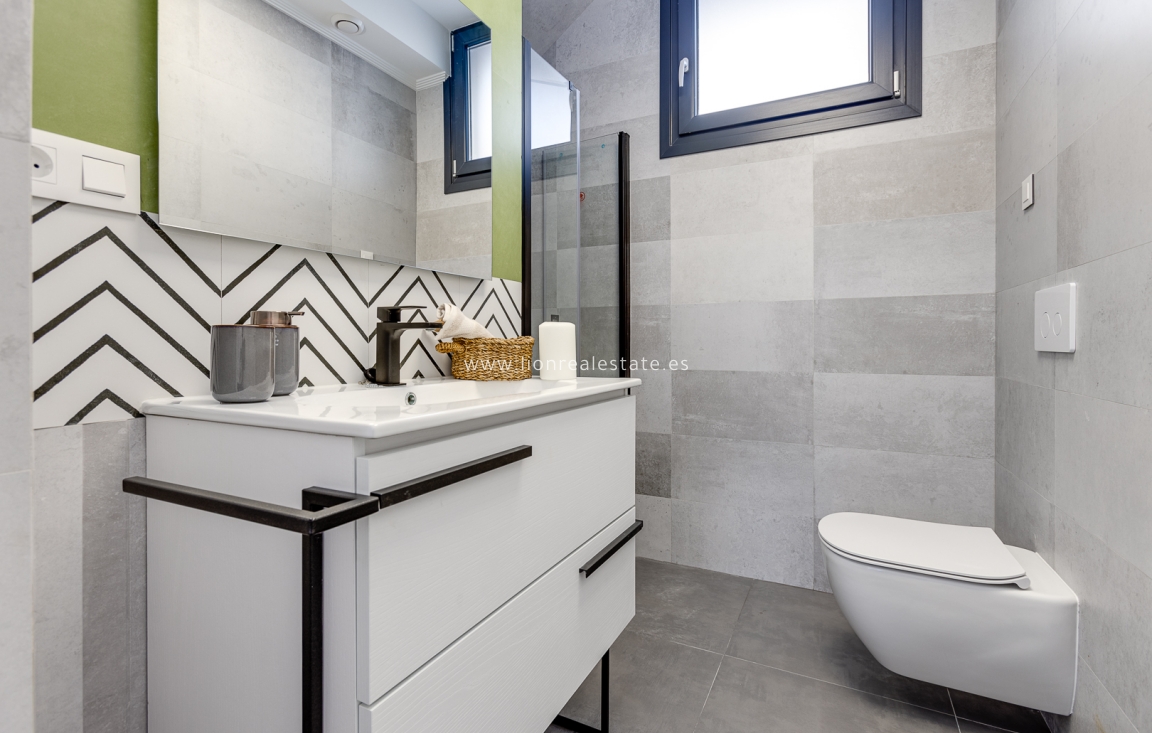 Obra nueva - detached - La Mata