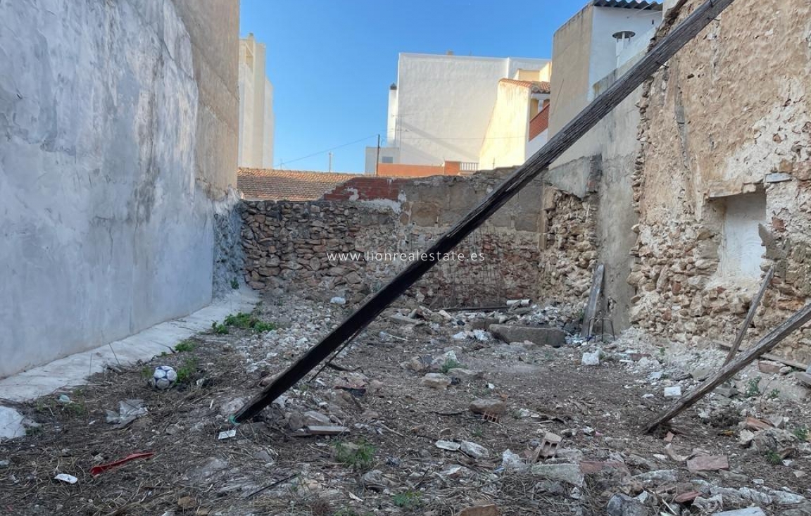 Obra nueva - Urban building plot - Torrevieja - Centro