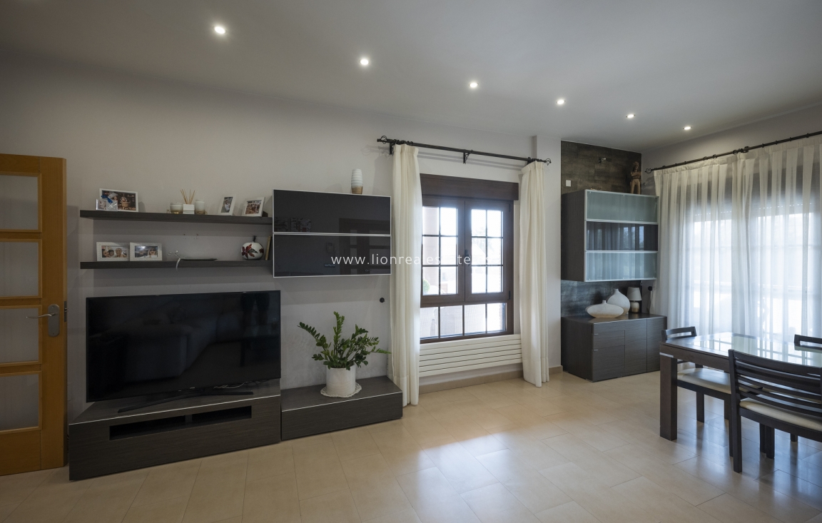 Obra nueva - Villa - Jerónimo y Avileses