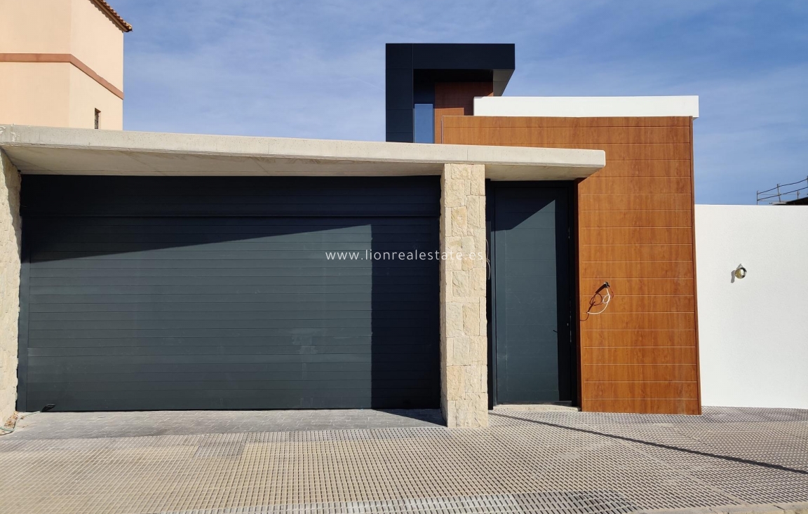 Obra nueva - Villa - Orihuela Costa - La Zenia