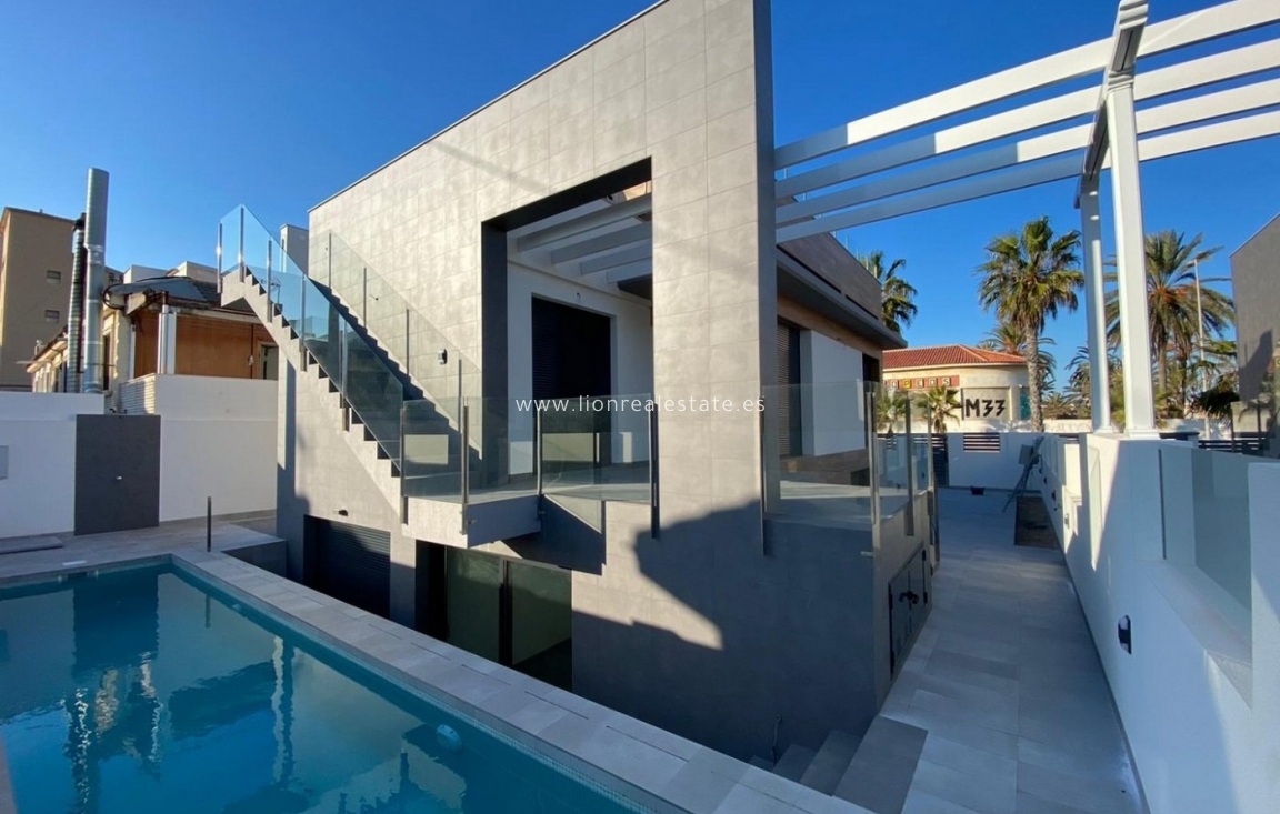 Obra nueva - Villa - Torrevieja - La Mata