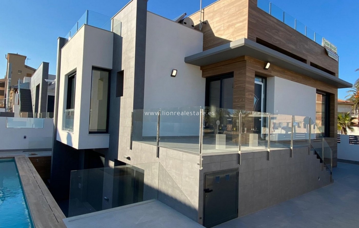 Obra nueva - Villa - Torrevieja - La Mata