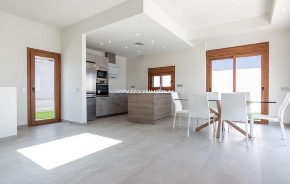 Obra nueva - Villa - Torrevieja - Los Altos