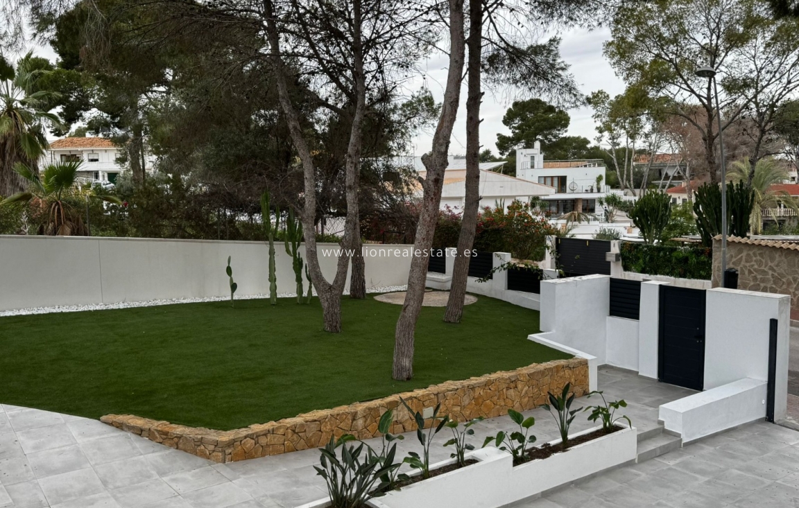 Obra nueva - Villa - Torrevieja - Los Balcones