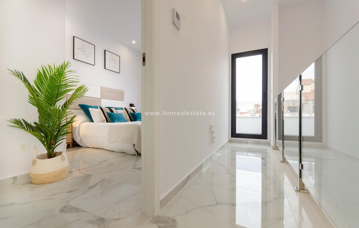 Obra nueva - Villa - Torrevieja - Torretas