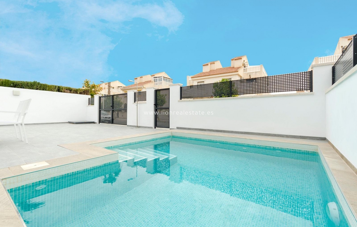 Obra nueva - Villa - Torrevieja - Torretas