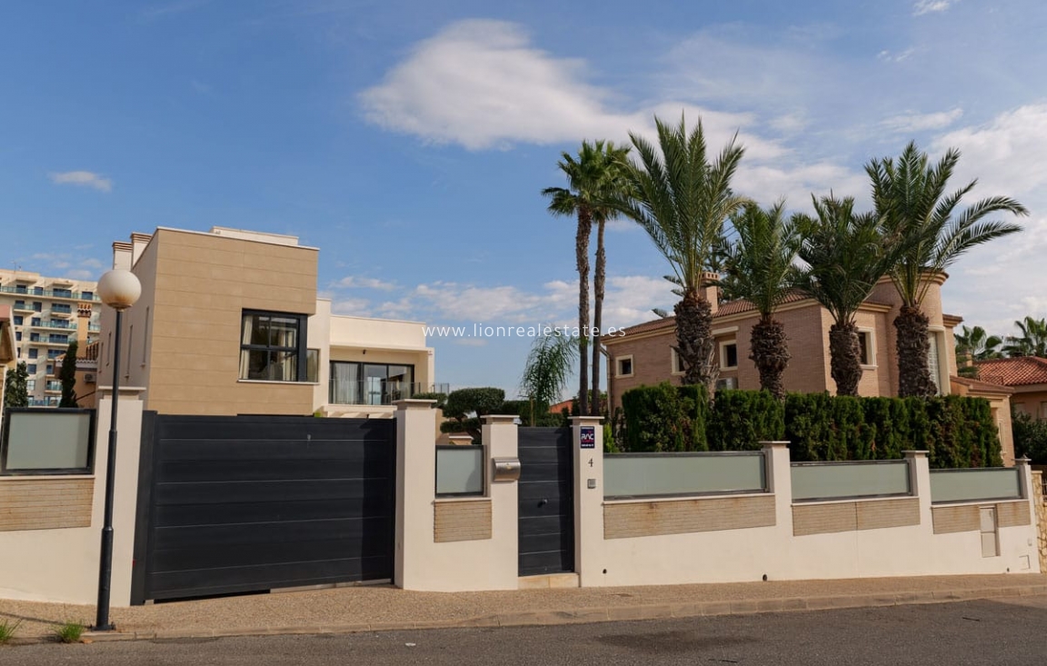 Obra nueva - Villa - Torrevieja