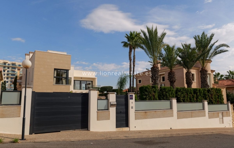 Obra nueva - Villa - Torrevieja