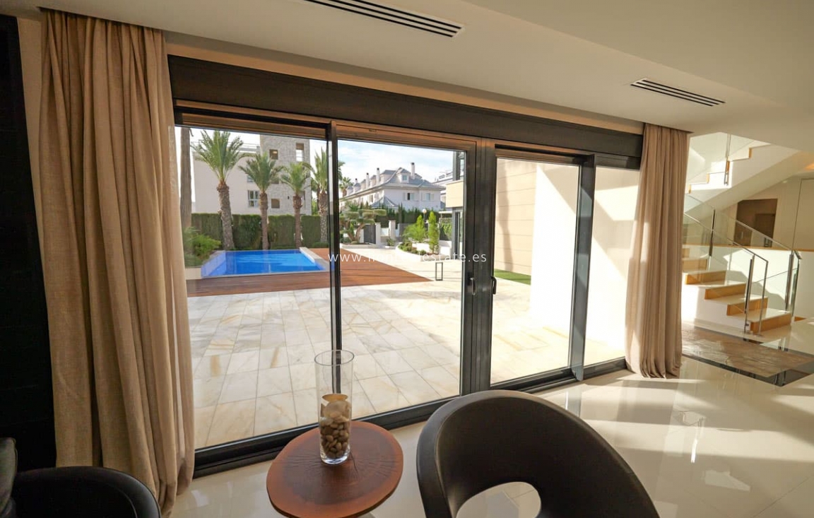 Obra nueva - Villa - Torrevieja