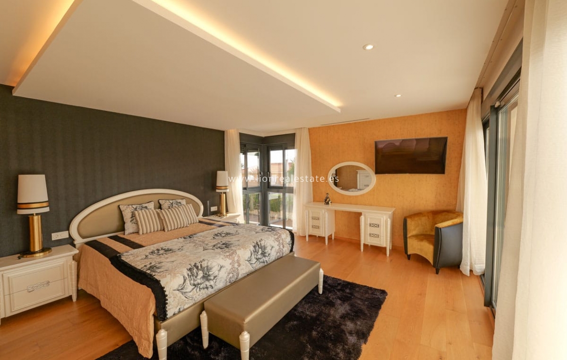 Obra nueva - Villa - Torrevieja