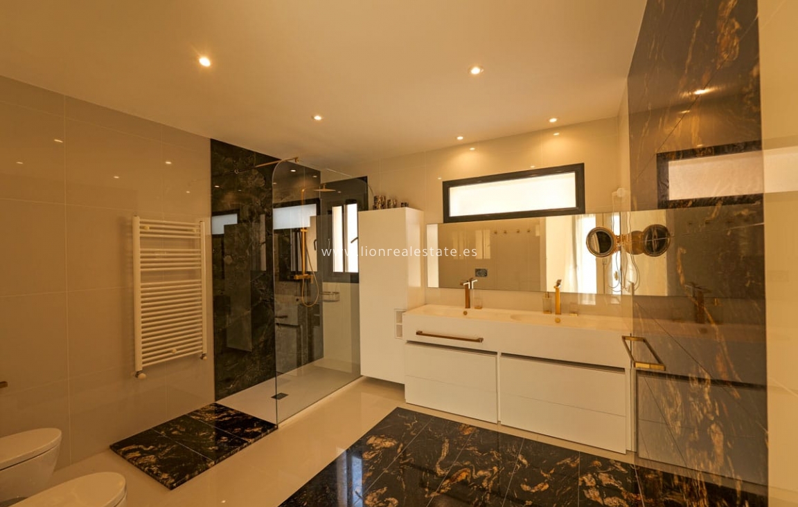 Obra nueva - Villa - Torrevieja