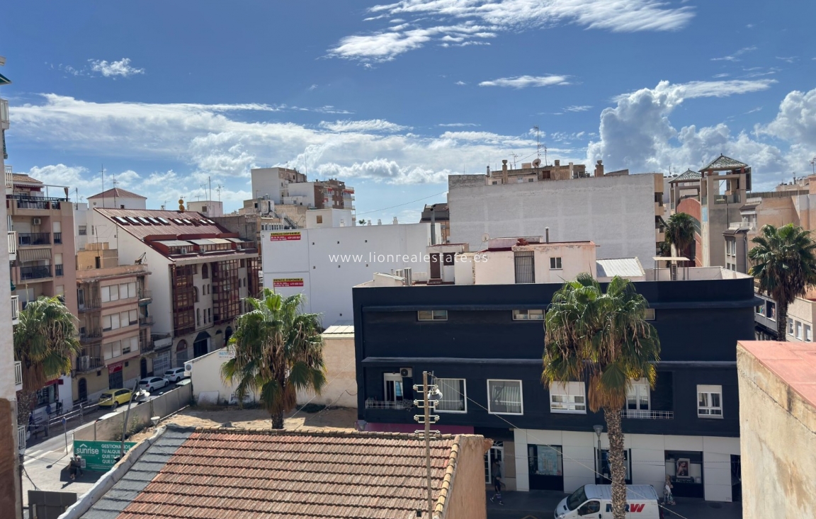 Odsprzedaż - Building - Torrevieja - Centro