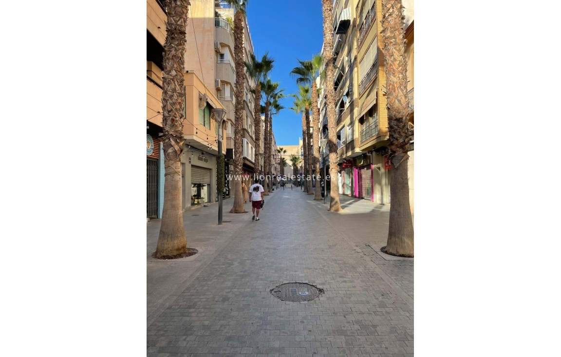 Odsprzedaż - Building - Torrevieja