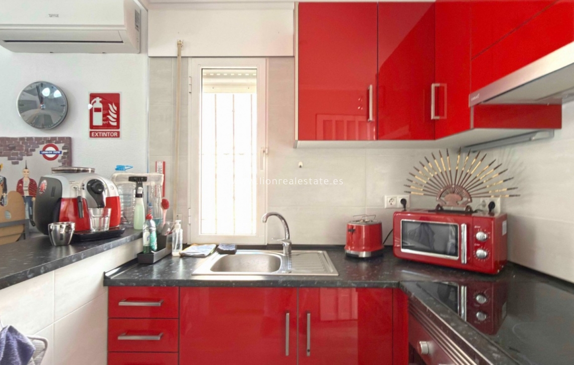 Odsprzedaż - Bungalow - Orihuela Costa - La Zenia