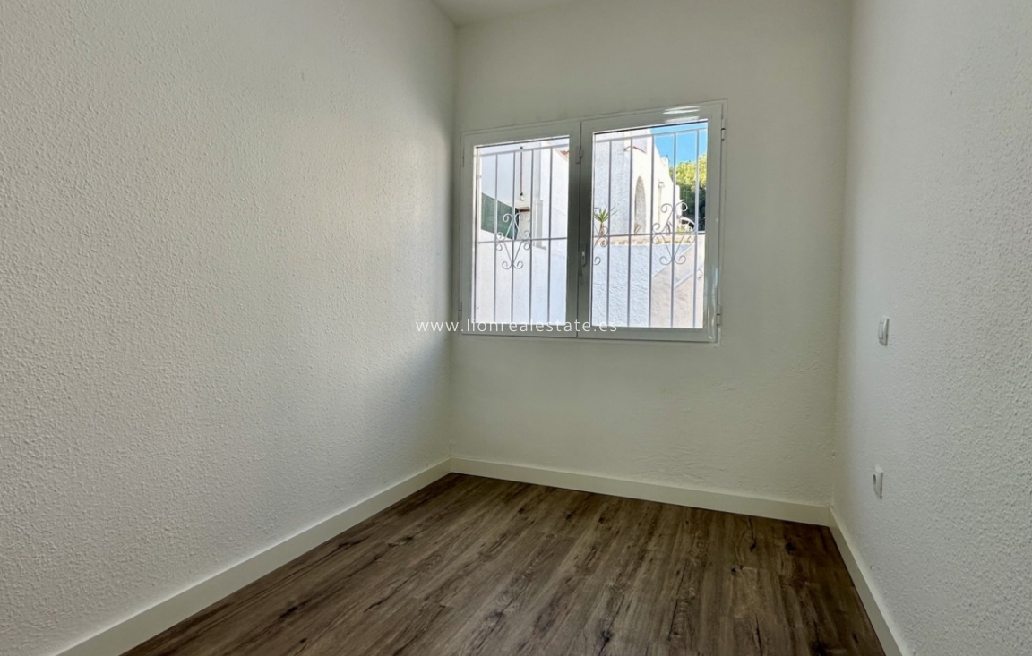 Odsprzedaż - Bungalow - Orihuela Costa - Las Filipinas