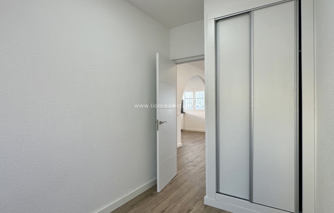 Odsprzedaż - Bungalow - Orihuela Costa - Las Filipinas