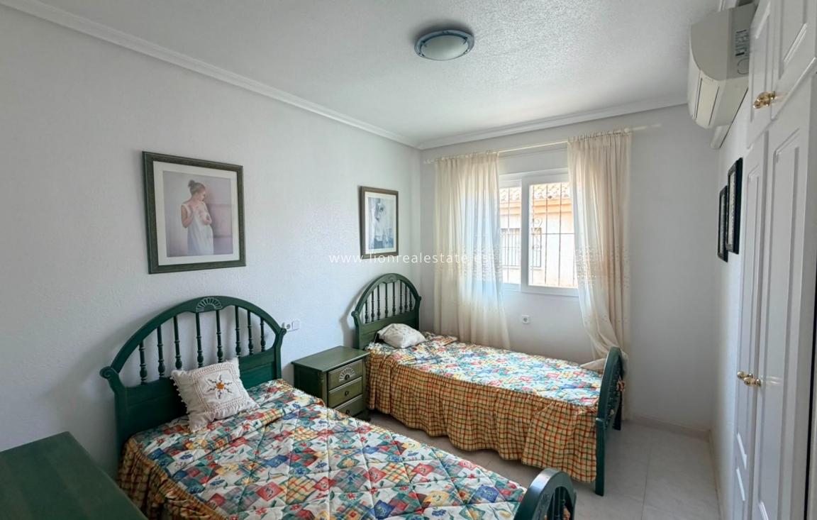 Odsprzedaż - Bungalow - Orihuela Costa - Playa Flamenca