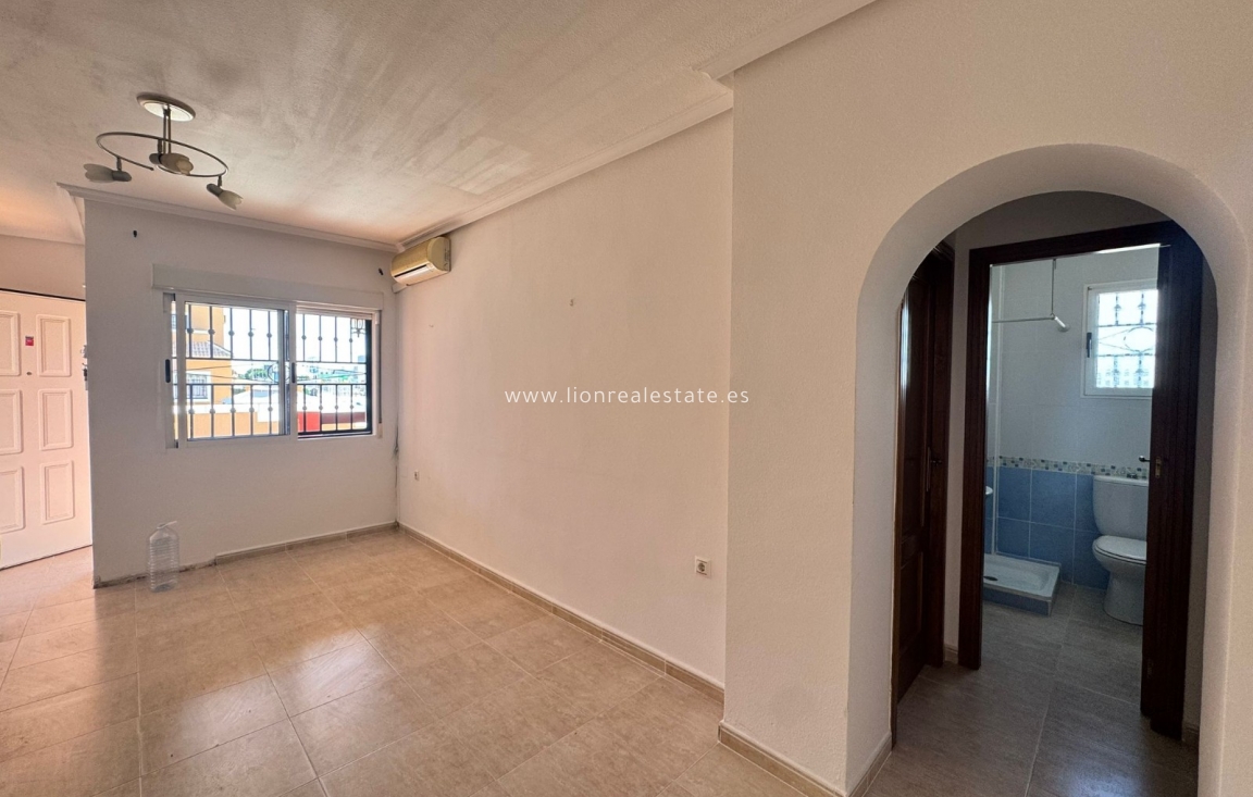 Odsprzedaż - Bungalow - Torrevieja - Los Altos
