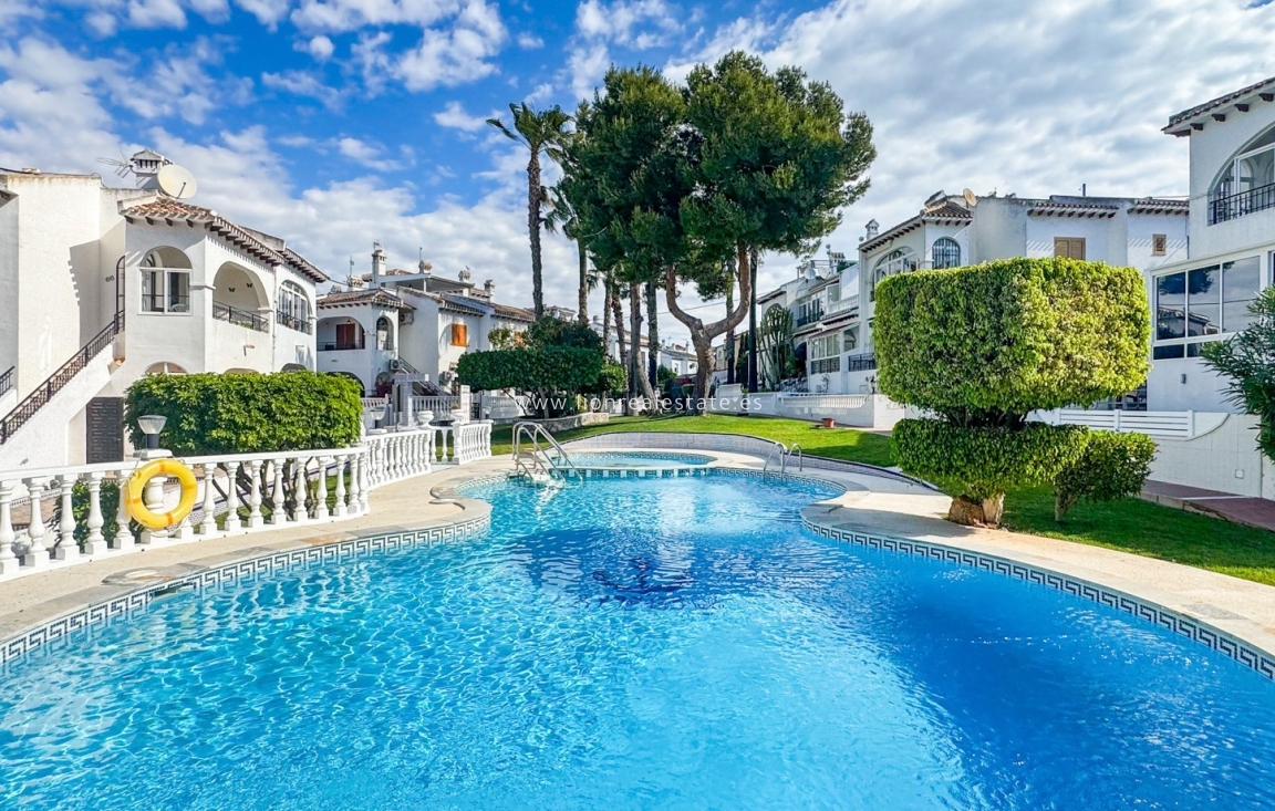 Odsprzedaż - Bungalow - Torrevieja - Nueva Torrevieja - Aguas Nuevas