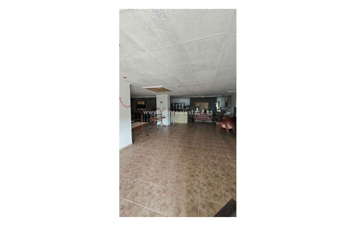 Odsprzedaż - Commercial Unit - Torrevieja - Acequion