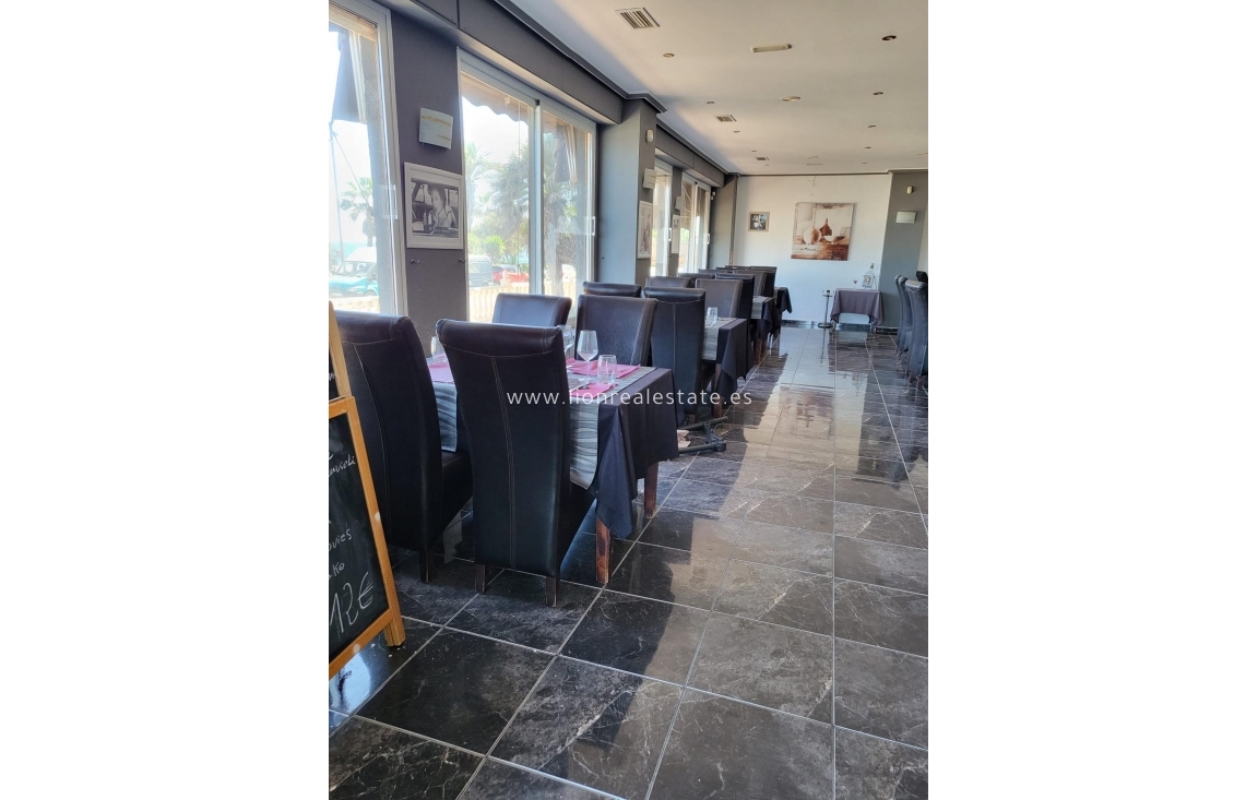 Odsprzedaż - Commercial Unit - Torrevieja - Playa del cura