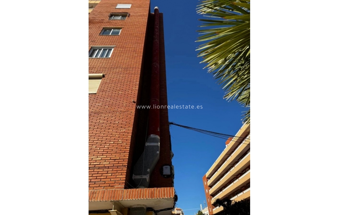Odsprzedaż - Commercial Unit - Torrevieja - Punta Prima