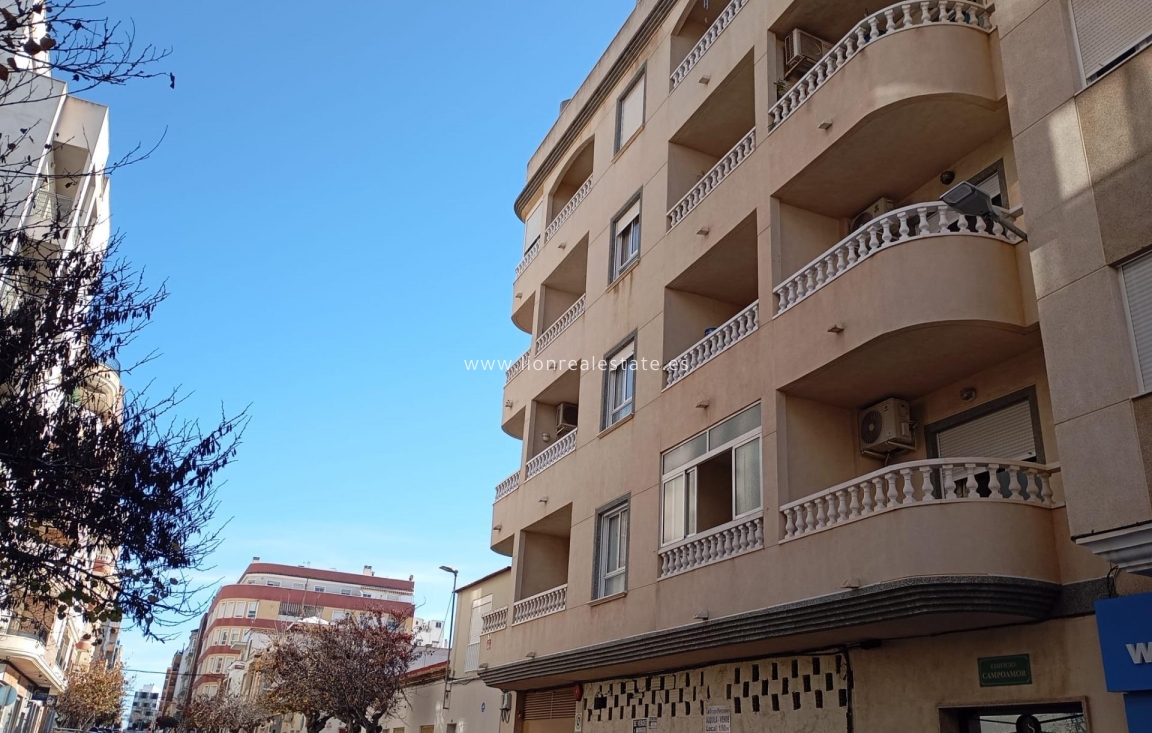 Odsprzedaż - Daszek - Torrevieja