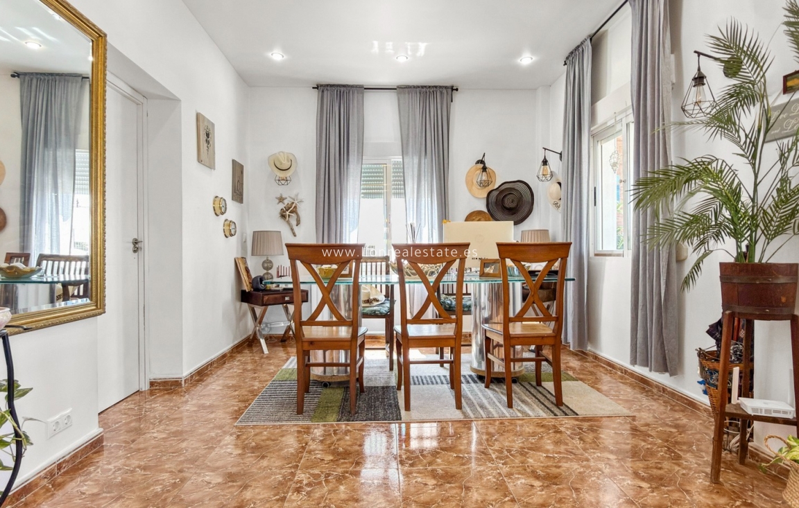 Odsprzedaż - Detached Villa - Ciudad Quesada