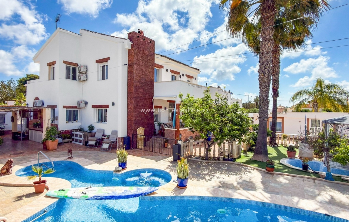 Odsprzedaż - Detached Villa - Ciudad Quesada