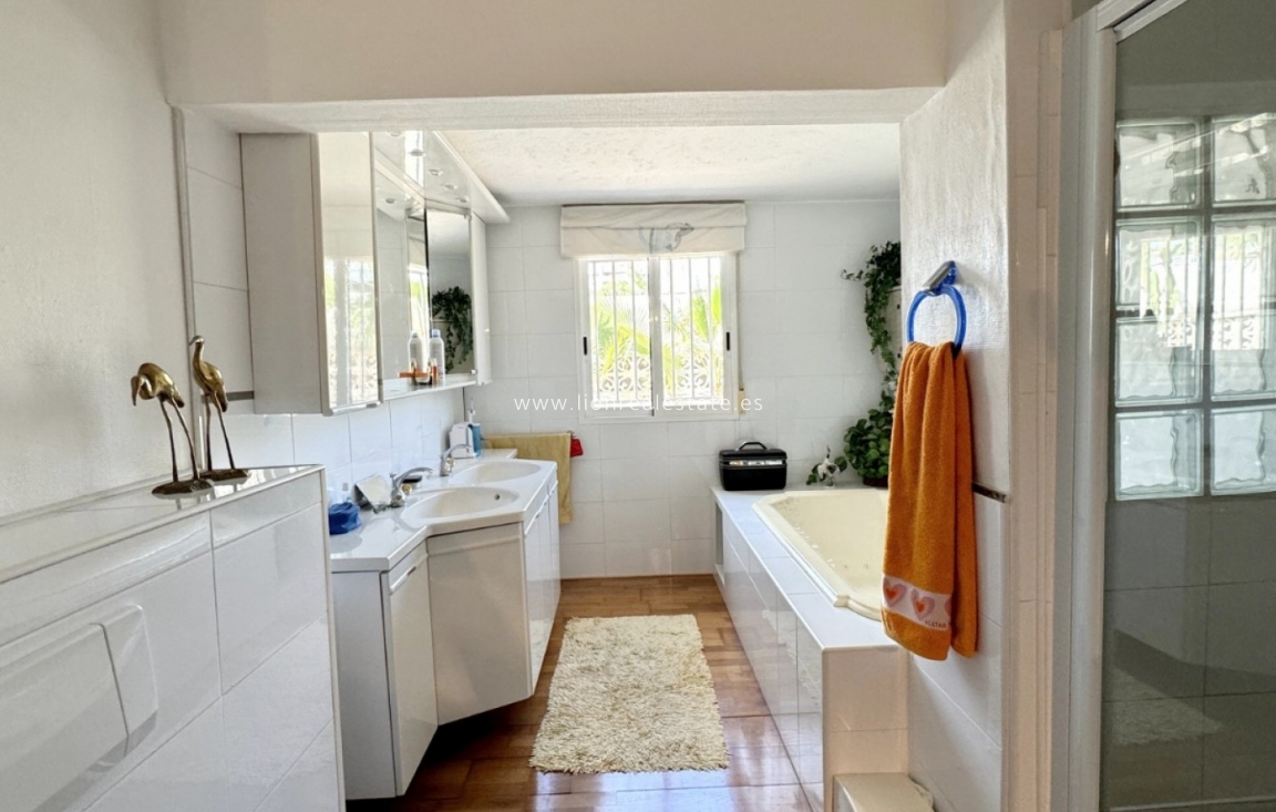 Odsprzedaż - Detached Villa - Orihuela Costa - La Zenia