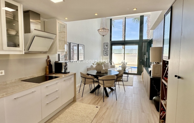 Odsprzedaż - Detached Villa - Orihuela Costa - Lomas de Cabo Roig