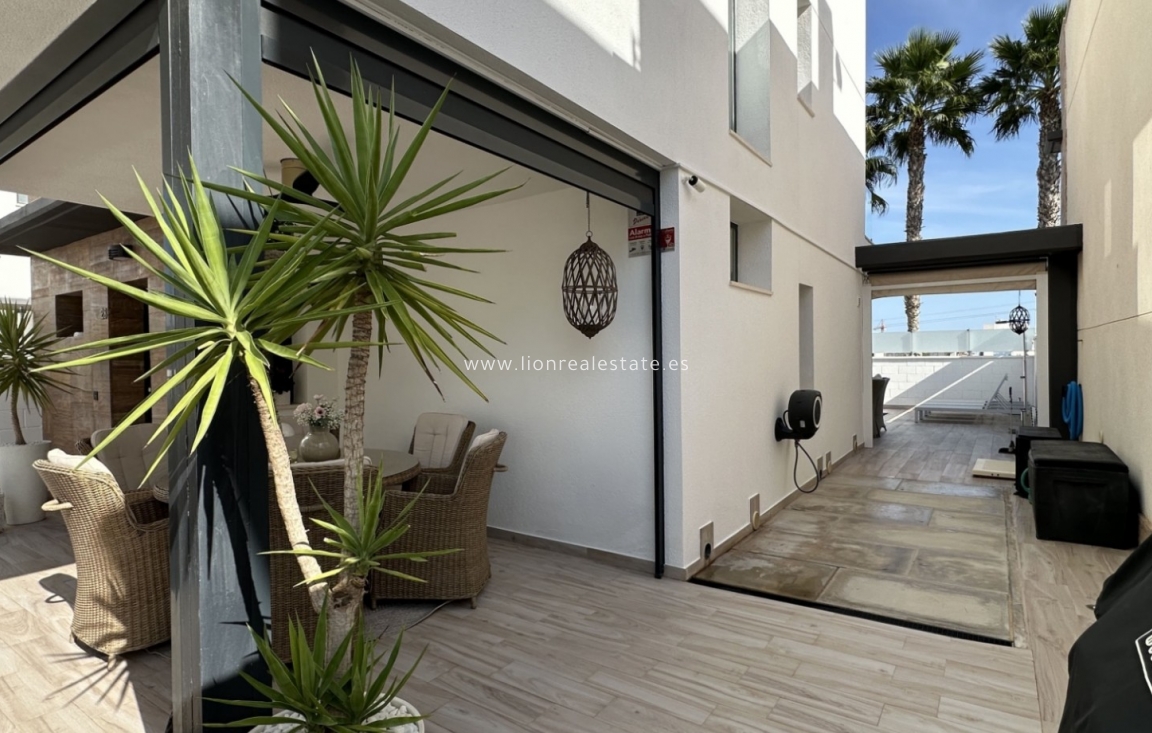 Odsprzedaż - Detached Villa - Orihuela Costa - Lomas de Cabo Roig