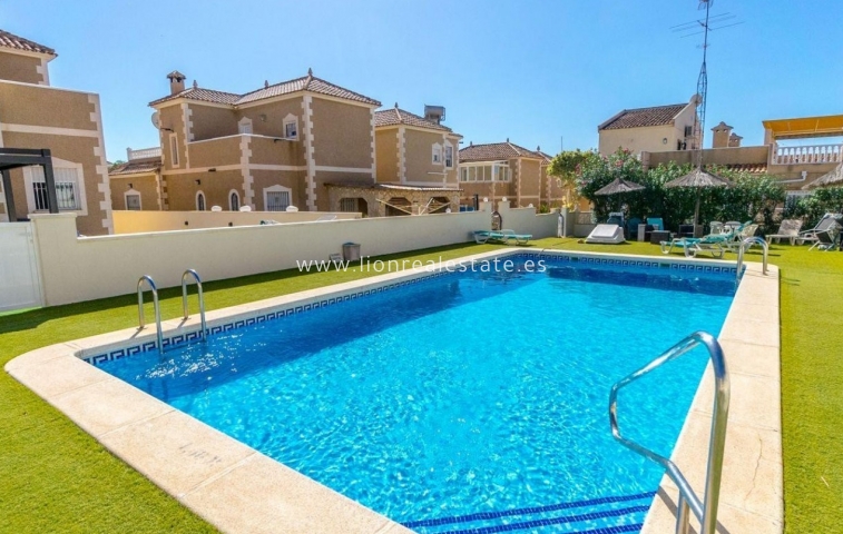 Odsprzedaż - Detached Villa - Orihuela Costa - Villamartín