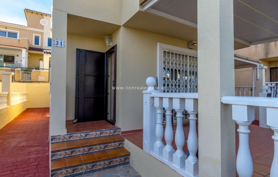 Odsprzedaż - Detached Villa - Orihuela Costa - Villamartín