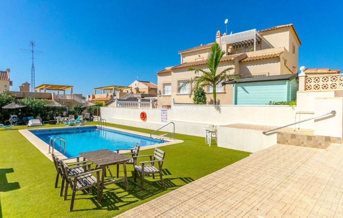 Odsprzedaż - Detached Villa - Orihuela Costa - Villamartín