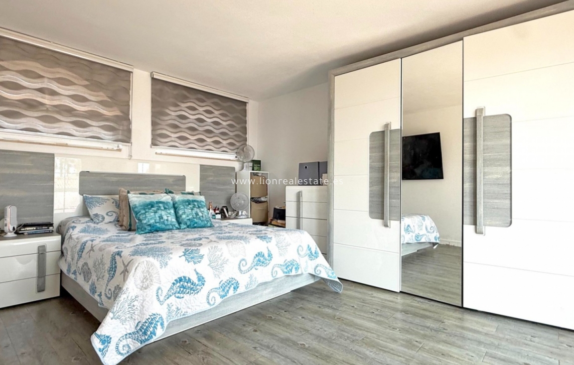 Odsprzedaż - Detached Villa - Orihuela Costa - Villamartín