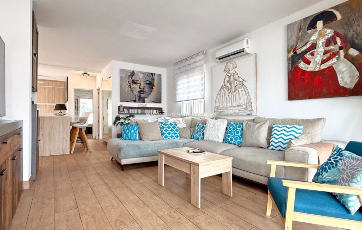 Odsprzedaż - Detached Villa - Orihuela Costa - Villamartín