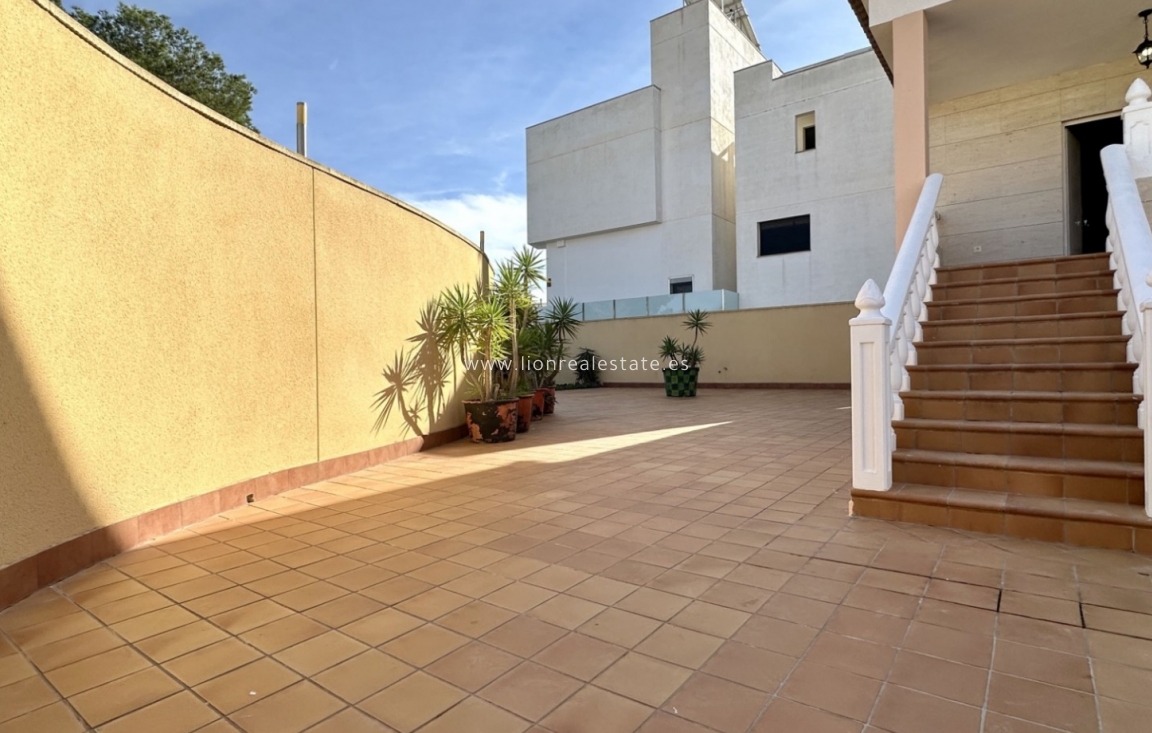 Odsprzedaż - Detached Villa - Orihuela Costa - Villamartín