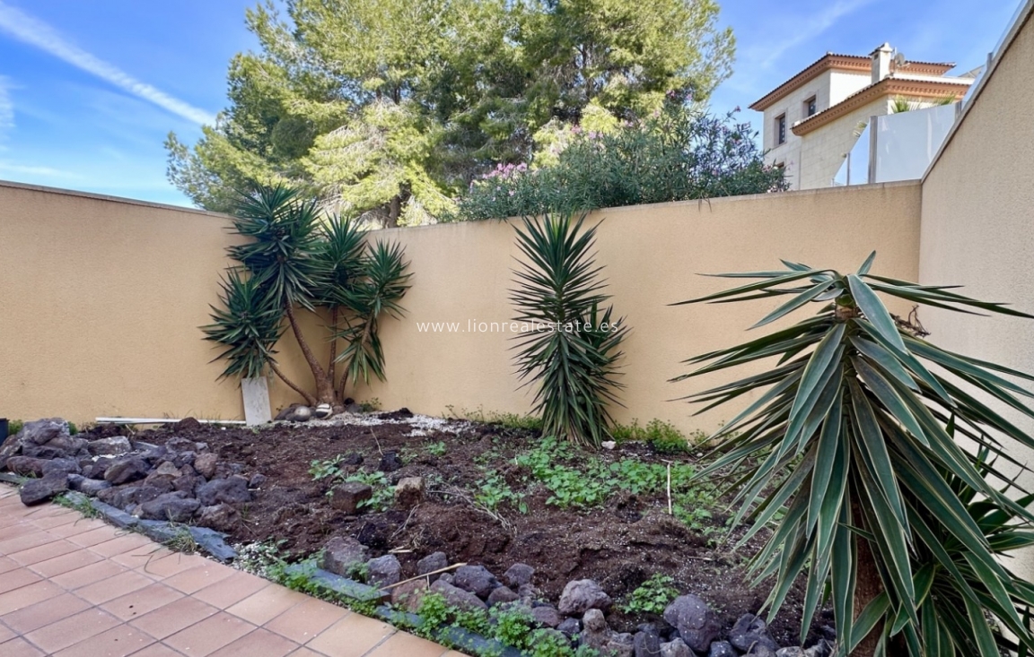 Odsprzedaż - Detached Villa - Orihuela Costa - Villamartín